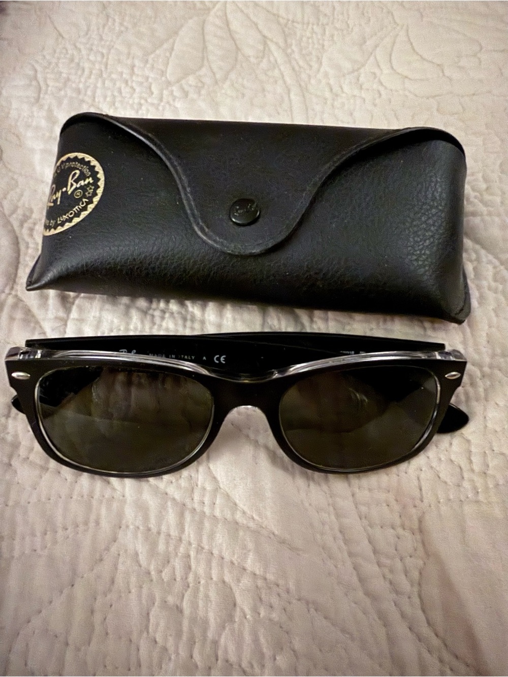Ray-Ban Black women’s New Wayfarer Sunglasses with Black Case